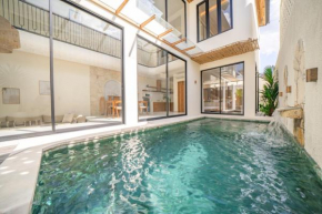 Casa Amadeo - NEW modern 3BR Villa with pool in Seminyak